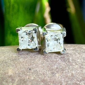 14k .70ct Princess cut Diamond Stud Earrings